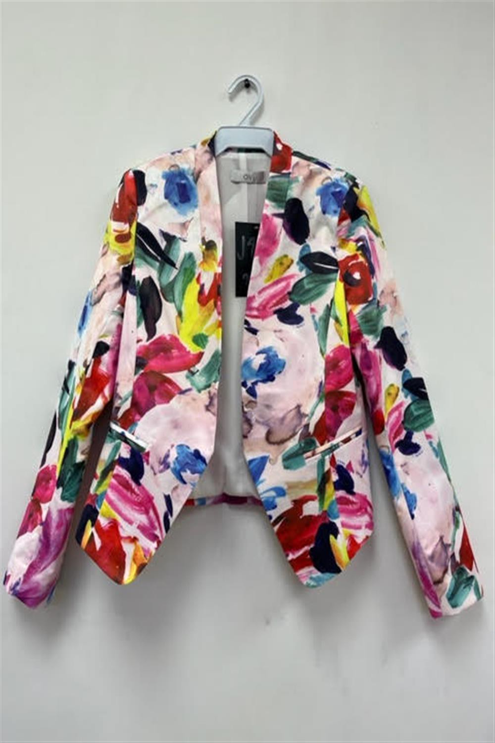 CHAQUETA CORTA ESTAMPADA