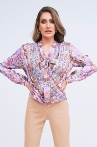 BLUSA ESTAMPADA ESCOTE EN V CON LAZO